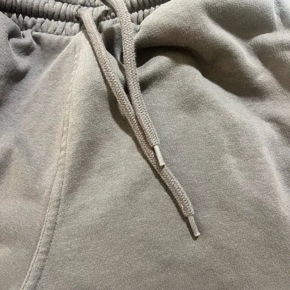 H&M Men's Brownish-Grey Athletic Shorts - Picture 5 of 6